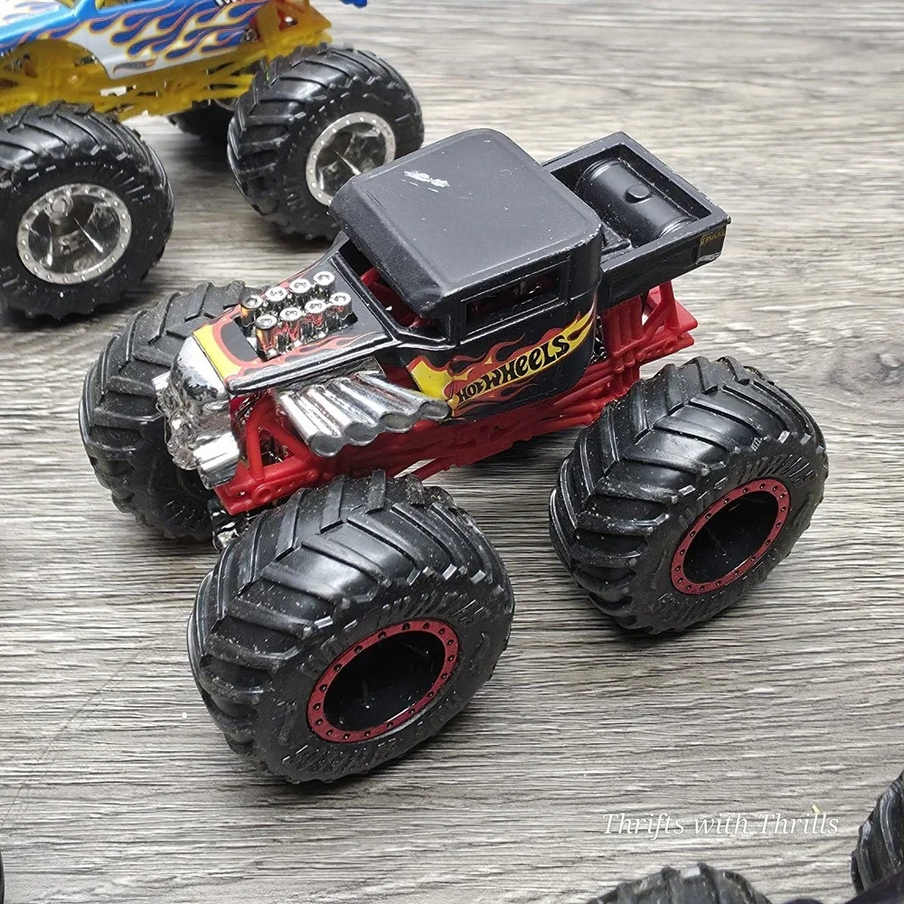 5 Hotwheels Monster Trucks 1:64 - Darth Vader, Bone Shaker, Roger Dodger, Haul